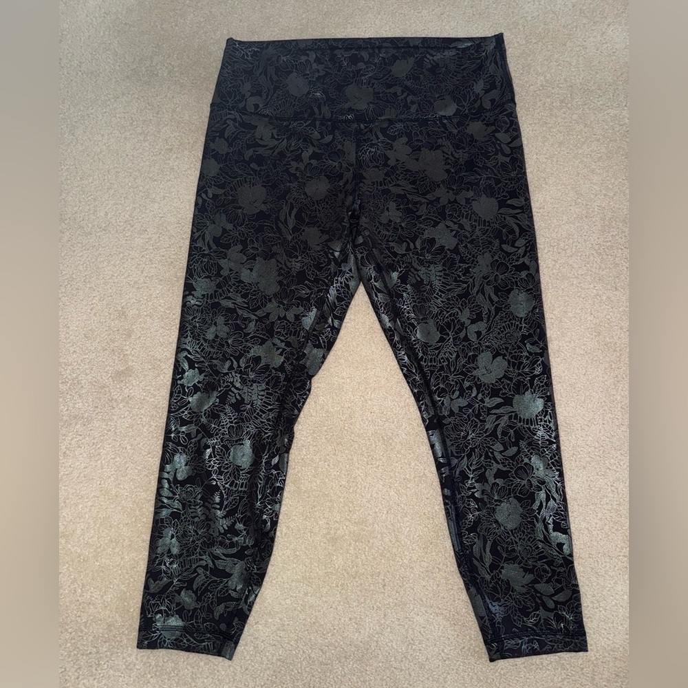 Lululemon Black Floral Cropped Leggings